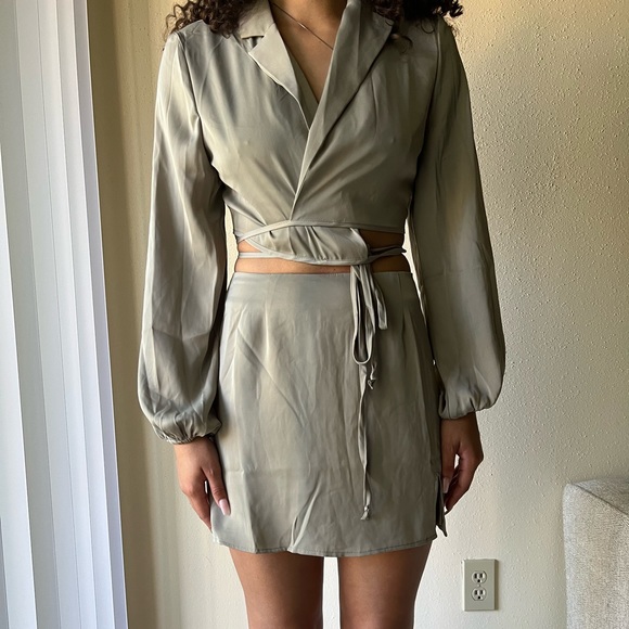 Green Two piece Set - Picture 1 of 3